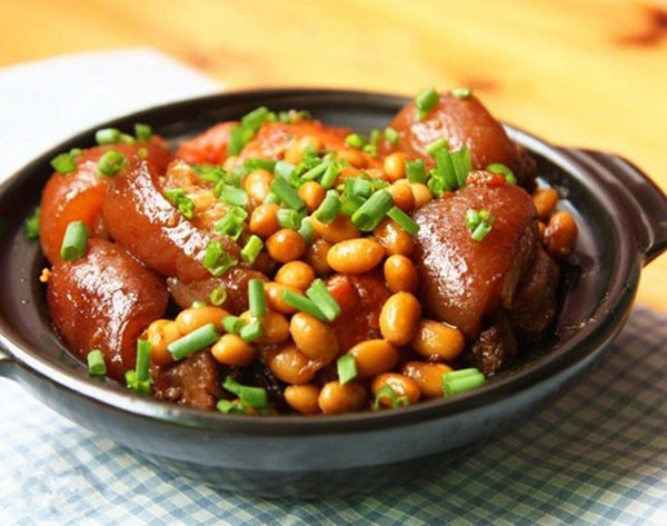 黄豆炖猪蹄