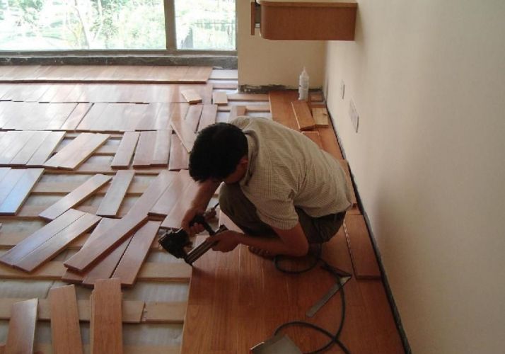 怎样铺设木地板?需准备哪些工具?