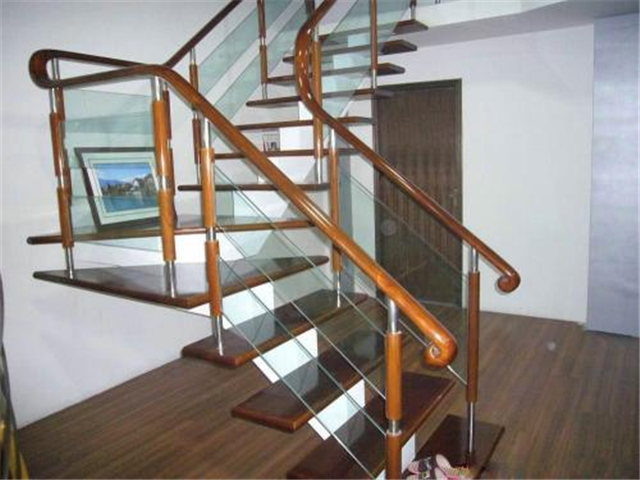 玻璃楼梯怎么安装 楼梯玻璃规格