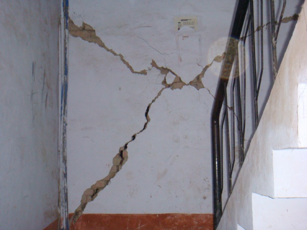 墙面裂缝要如何进行修补？
