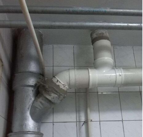 卫生间铸铁下水管道破裂怎么修复