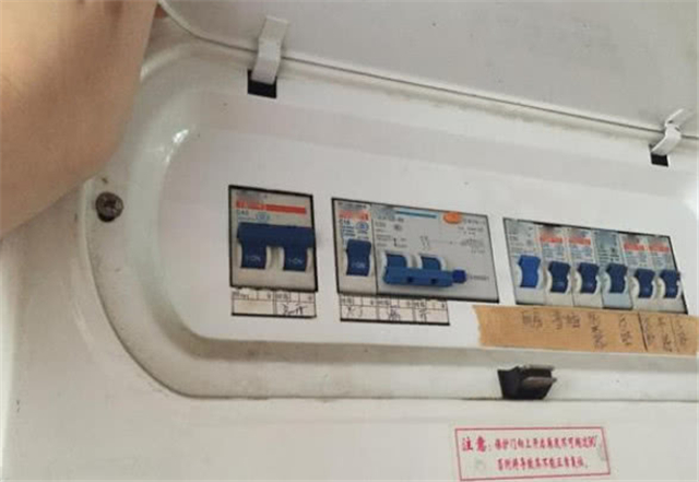 漏电保护开关和空气断路开关选哪个 师傅建议都装