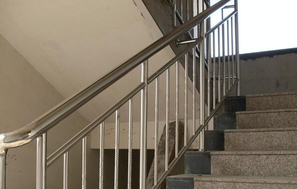 不锈钢楼梯扶手价格是多少