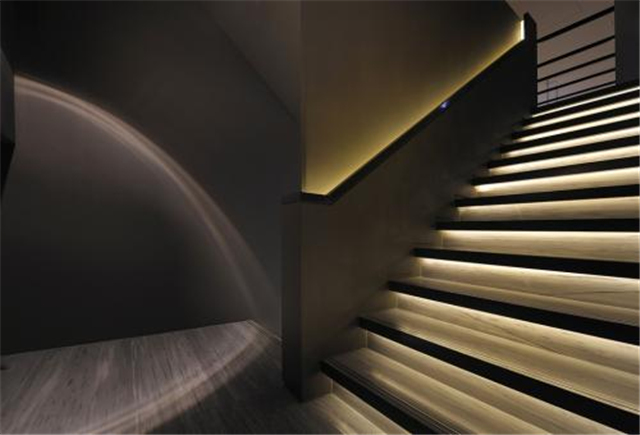 楼梯壁灯安装位置哪里合适 楼梯壁灯安装高度介绍